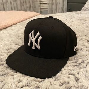 Yankee black baseball hat